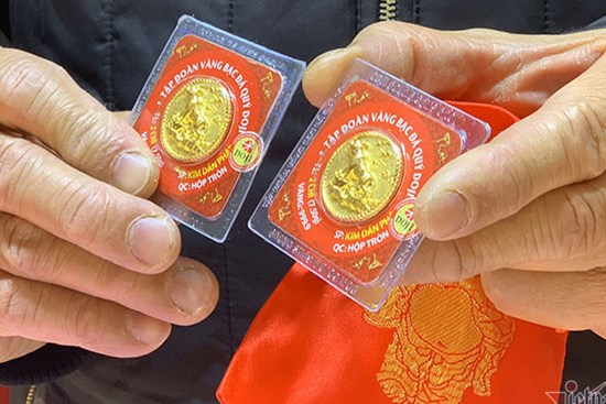 Giá vàng hôm nay 20/2: Vàng vượt đỉnh, trên 63 triệu đồng/lượng