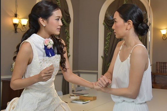 Em gái lấy chồng nửa năm không về ngoại 1 lần, sợ em bị nhà chồng đối xử tệ bạc mẹ con tôi lén tới chơi thì sốc...
