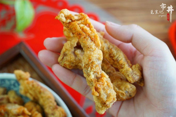 Để món thịt heo chiên bên ngoài giòn tan, bên trong thơm mềm nhớ cho thêm loại bột mà nhà bếp nào cũng có-6