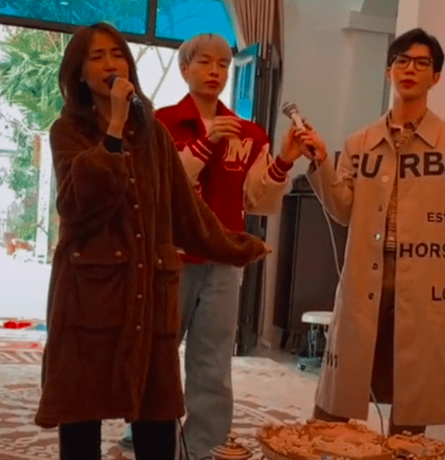 Hòa Minzy hát karaoke với Đức Phúc - Erik mà như vận vào người, mẹ bé Bo gây nhói lòng khi thốt lên câu hát này-3