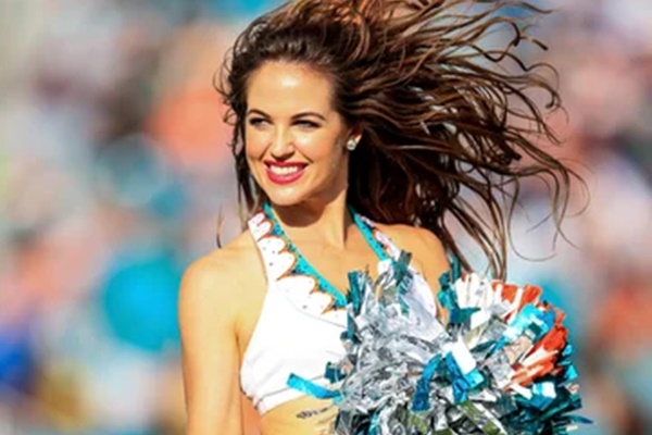 Chồng nằm liệt giường, thấy con gái hay vắng nhà lúc trở về thì khóc thút thít, gặng hỏi mới biết sự thật tàn nhẫn về người vợ ngoan hiền-2