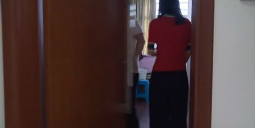 Ngày đăng ký kết hôn bạn trai bỗng biến mất, chạy về nhà mở cửa một thứ quan trọng đã không cánh mà bay-1