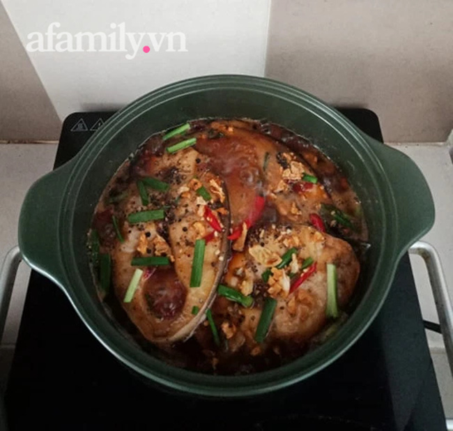 Ai bảo cá phải kho lâu mới ngon, cá kho kiểu này vừa nhanh vừa ngon hết nấc luôn!-6