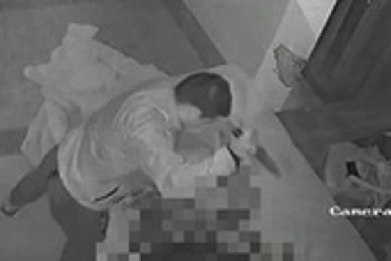 Nửa đêm chồng vung dao đâm vợ trọng thương vì nghi ngờ ngoại tình