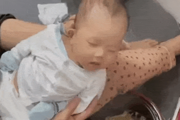 Video cho trẻ xông khi bị Covid-19 gây rúng động MXH: BS Nhi cấm tuyệt đối, tiết lộ điều quan trọng nhất giúp trẻ nhanh khỏi Covid, không lo biến chứng