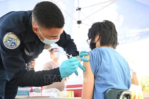 Mỹ xem xét phê duyệt tiêm mũi thứ 4 vaccine ngừa COVID-19-1