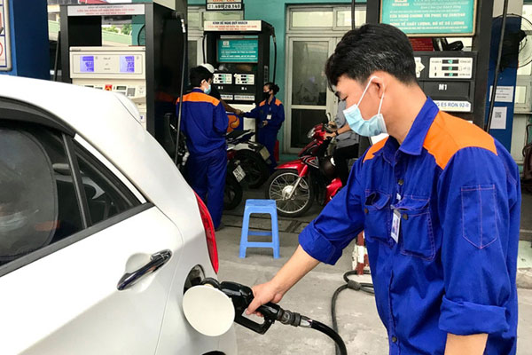 Giá dầu tiếp tục tăng mạnh, lên 97,35 USD/thùng-2