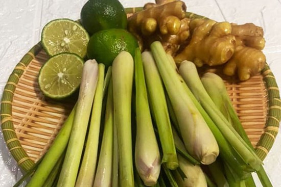 Dân ồ ạt tranh mua, chợ cháy hàng gừng sả, giá tăng dựng đứng