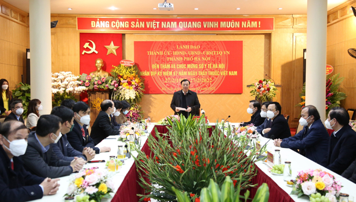 Bí thư Thành ủy Đinh Tiến Dũng thăm, chúc mừng Ngành Y tế Thủ đô-2