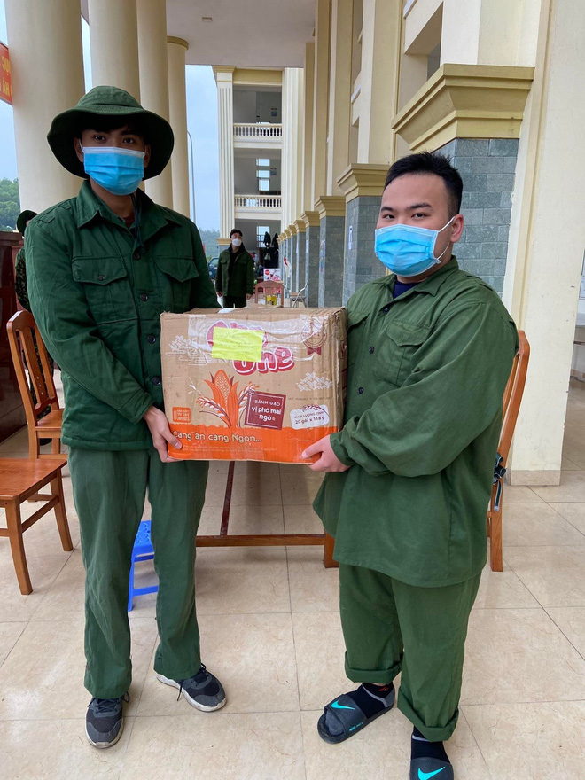 SV Kinh tế Quốc dân kêu cứu vì học quốc phòng dưới trời 10 độ vẫn tắm nước lạnh, số lượng F0 tăng quá nhanh: Trường giải thích thế nào?-7