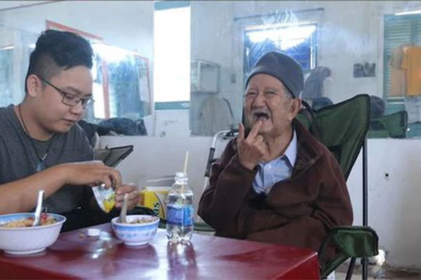 Nghệ sĩ Mạc Can không thể tự đi lại, vợ nằm viện vì bệnh nặng-4