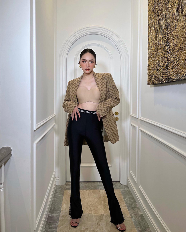Hương Giang diện blazer chất đét: Nhìn xa cứ tưởng thả rông, phải dụi mắt mấy lần-1