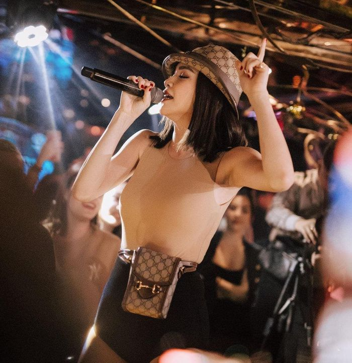 Hương Giang diện blazer chất đét: Nhìn xa cứ tưởng thả rông, phải dụi mắt mấy lần-6