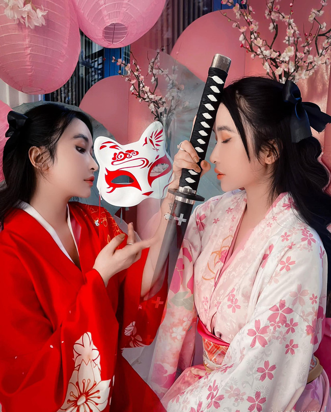 Đại gia Minh Nhựa khoe bữa tiệc gia đình đầy đủ các thành viên, Mina Phạm lại được chú ý nhất vì nhan sắc quá lạ-4