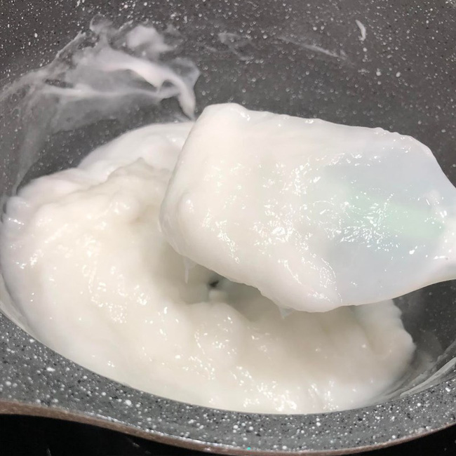 Trời lạnh thế này mà có bánh đúc nóng hổi để ăn là nhất: Làm siêu dễ,&nbsp;1 nồi to cho 4 người ăn chỉ 20 phút là xong-4