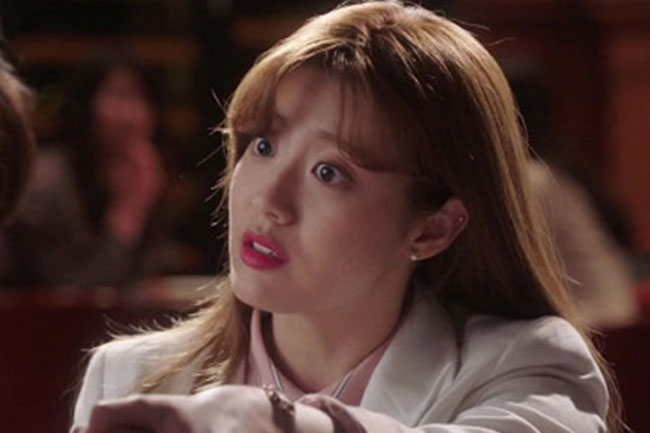 Mỗi tháng đưa mẹ chồng 6 triệu đi chợ, bà e không đủ dùng, đi làm về sớm nhìn thấy một bàn thức ăn, tôi lật bàn!-1