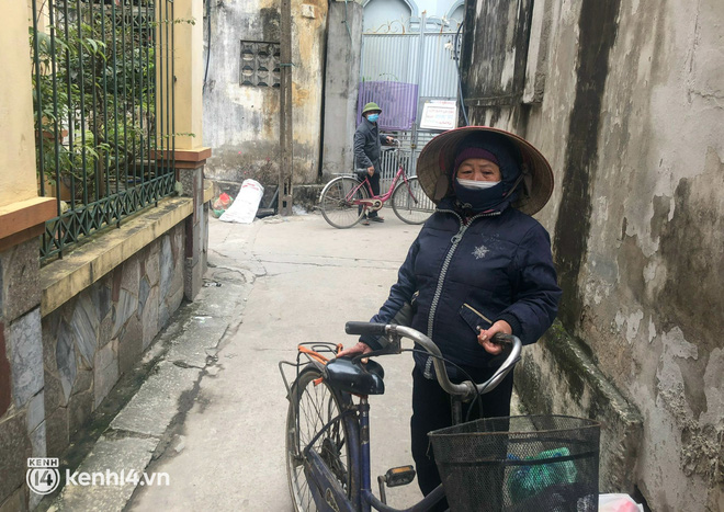 Hà Nội: Thực hư chuyện người đàn ông tàn tật chữa khỏi bệnh Covid-19 nổi tiếng khắp 1 huyện, người dân xếp hàng dài đến mua?-9