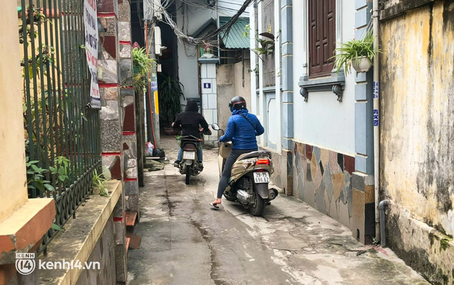 Hà Nội: Thực hư chuyện người đàn ông tàn tật chữa khỏi bệnh Covid-19 nổi tiếng khắp 1 huyện, người dân xếp hàng dài đến mua?-11