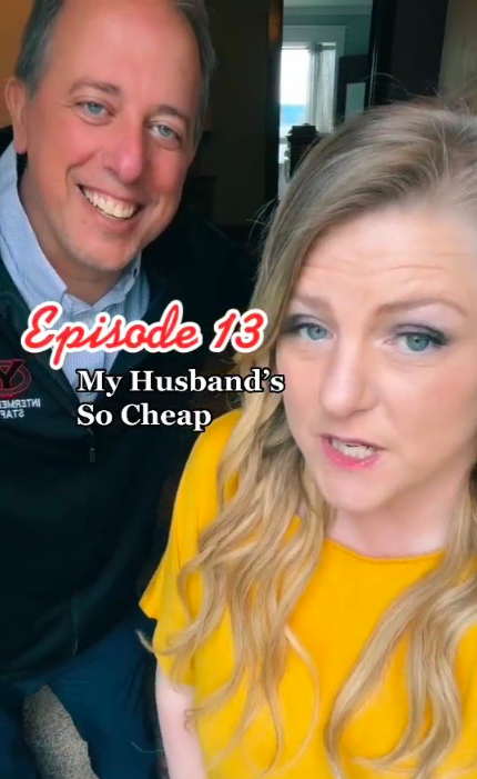 Vợ tiết lộ ông chồng quá mức tằn tiện, nhìn thì có vẻ sang chảnh nhưng thấy cách anh ta làm với tấm thảm mà choáng váng-1