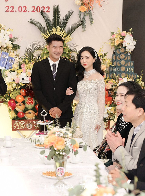 Ảnh tự dìm - hình ngày cưới của Hà Đức Chinh và vợ: Lầy lội quen rồi, lên đồ nó lạ lắm nhưng mà xinh!-1
