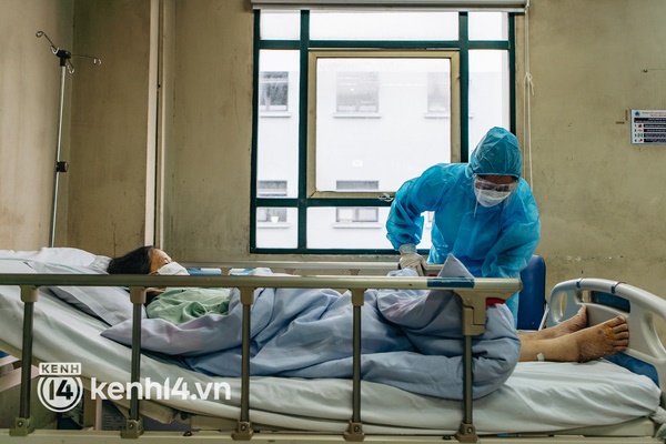 Hà Nội: Số ca mắc COVID-19 tăng vọt lên 6.860 ca trong ngày 22/2-2