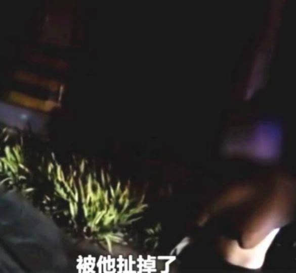 Đi theo tiếng khóc giữa đêm, cảnh sát thấy cô gái khỏa thân trên đường: Lý do gây phẫn nộ-1