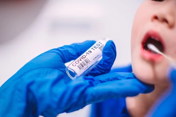 Trẻ mắc Covid-19 đa phần nhẹ, tự khỏi tại nhà nhưng xuất hiện 6 dấu hiệu này cảnh báo chuyển nặng, phải đi bệnh viện ngay!-1