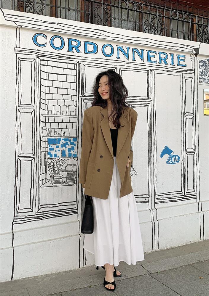 4 kiểu chân váy hack tuổi đỉnh nhất nhưng không khiến nàng 30+ trông cưa sừng làm nghé-13