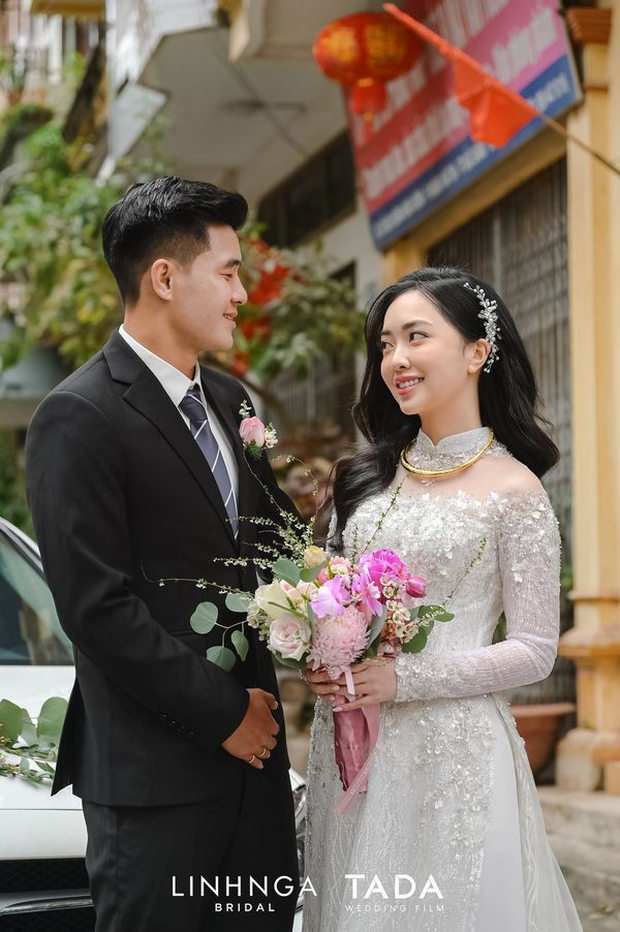Ảnh: Hà Đức Chinh hạnh phúc bên cô dâu xinh đẹp trong ngày cưới-1