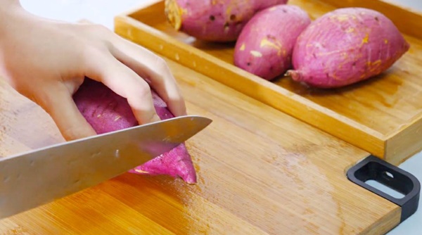 Hấp khoai lang có sự khác biệt lớn giữa việc hấp nước lạnh hay nóng mà nhiều người không biết-4
