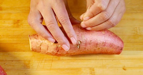 Hấp khoai lang có sự khác biệt lớn giữa việc hấp nước lạnh hay nóng mà nhiều người không biết-5