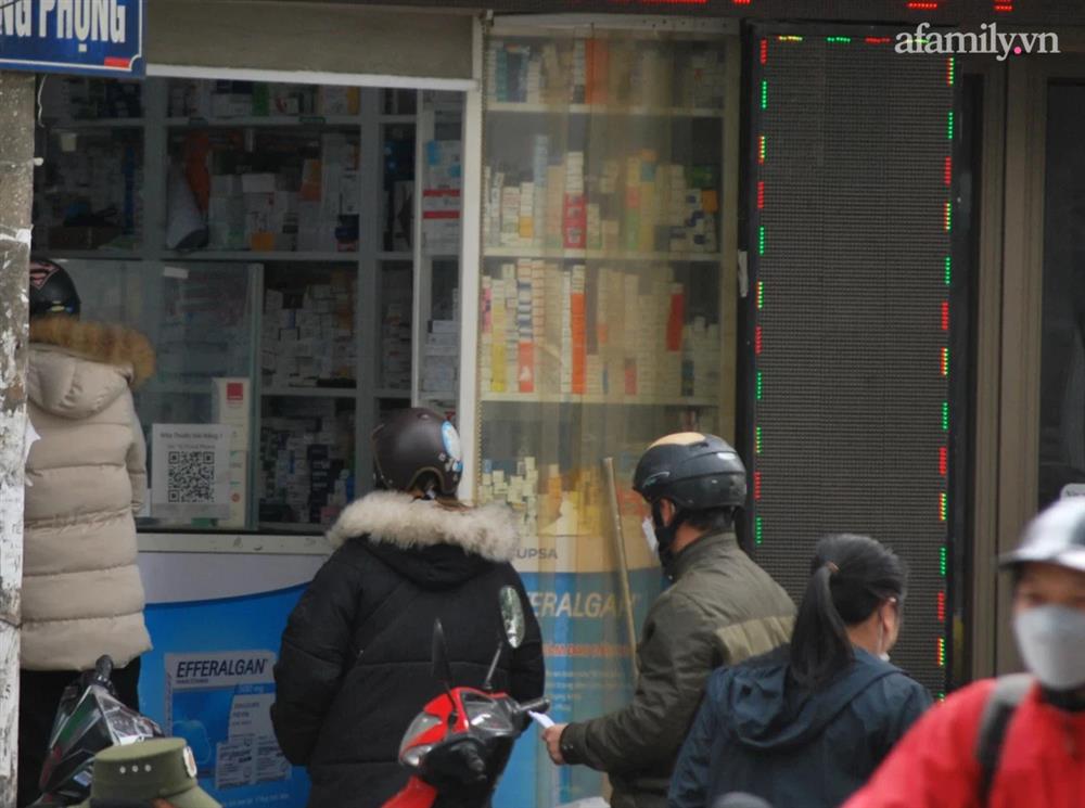 Chợ thuốc lớn nhất Hà Nội tấp nập xe vận chuyển: KIT test nhanh Covid-19 có cháy hàng như lời đồn?-3