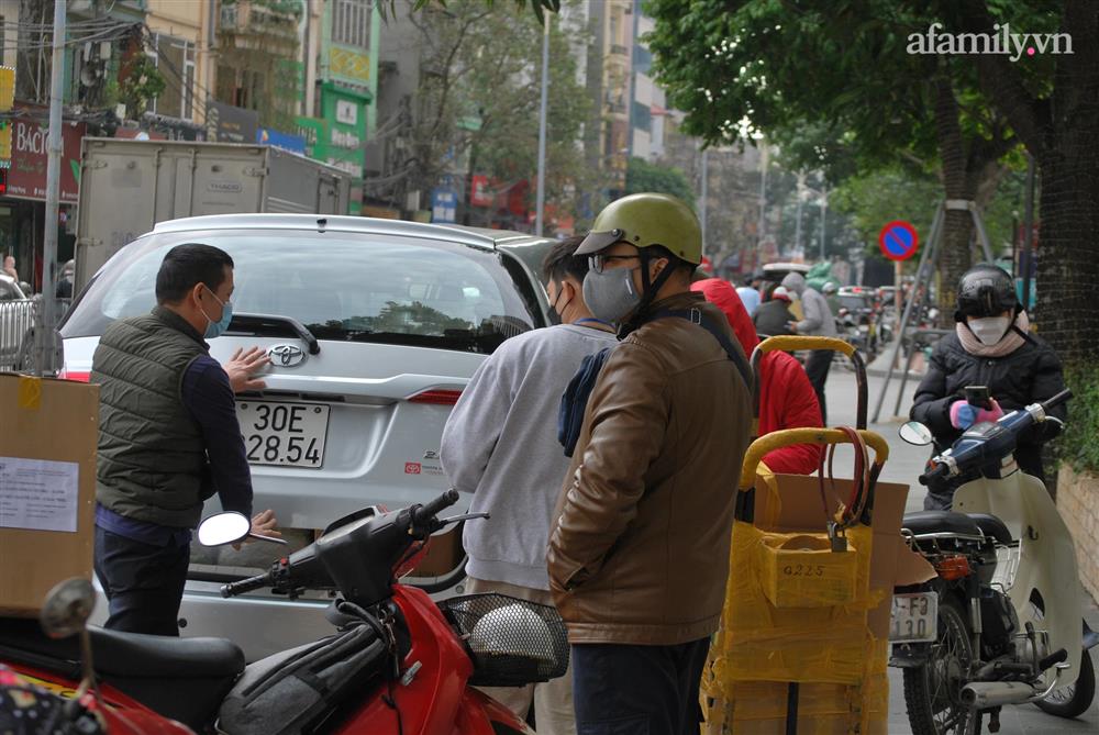 Chợ thuốc lớn nhất Hà Nội tấp nập xe vận chuyển: KIT test nhanh Covid-19 có cháy hàng như lời đồn?-4