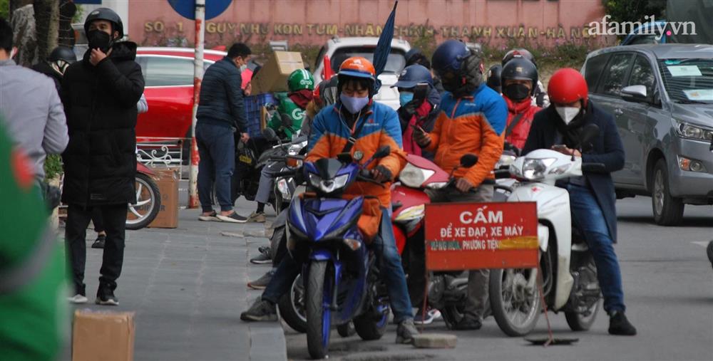 Chợ thuốc lớn nhất Hà Nội tấp nập xe vận chuyển: KIT test nhanh Covid-19 có cháy hàng như lời đồn?-5