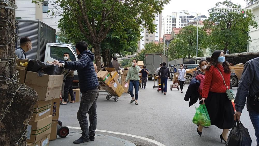 Chợ thuốc lớn nhất Hà Nội tấp nập xe vận chuyển: KIT test nhanh Covid-19 có cháy hàng như lời đồn?-6