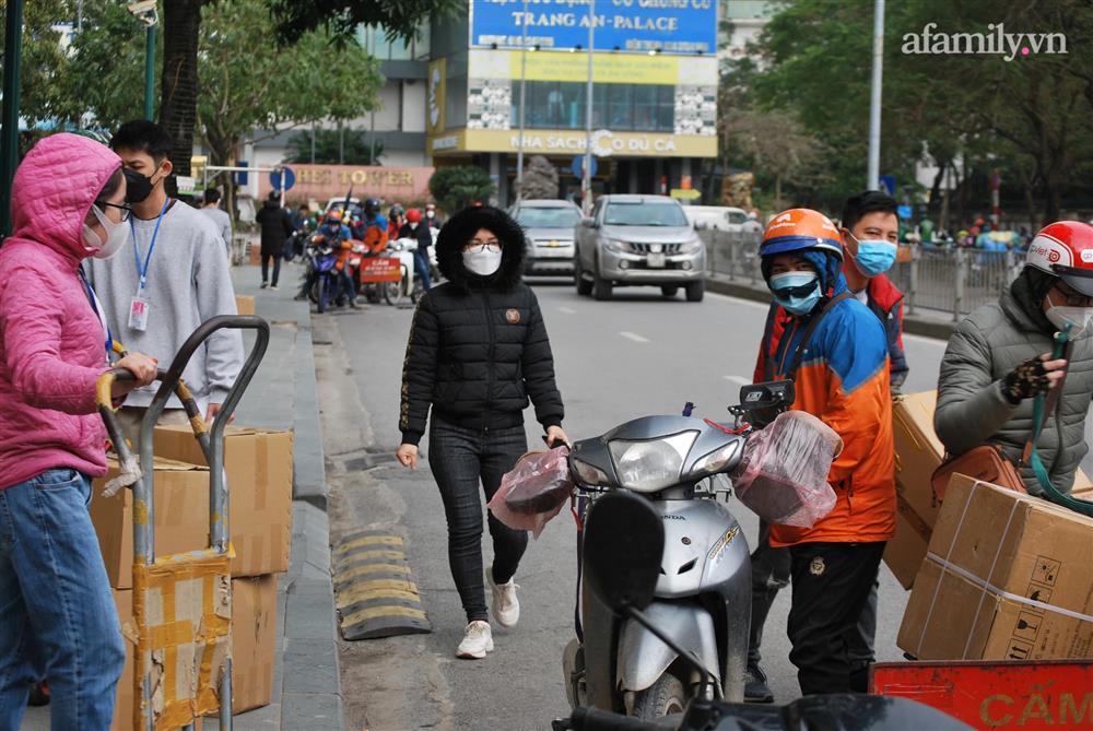 Chợ thuốc lớn nhất Hà Nội tấp nập xe vận chuyển: KIT test nhanh Covid-19 có cháy hàng như lời đồn?-8