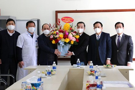 Chủ tịch UBND TP Chu Ngọc Anh chúc mừng các cơ sở y tế, nhân Ngày Thầy thuốc Việt Nam