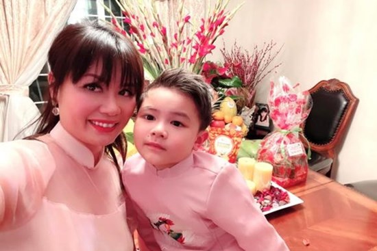 Vợ cũ Đan Trường khoe mẫu nhà đẹp ở Mỹ, dân mạng soi ra chi tiết Thủy Tiên thay đổi sau khi ly hôn
