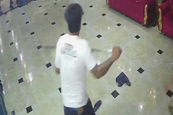 Vụ truy sát ở quán karaoke khiến 1 nhân viên tử vong: Lời khai của nhóm nghi phạm-3