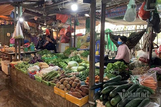 Chỉ hai giờ bán vèo 4 tạ: Gừng sả rẻ lắm, bà con thoải mái xông