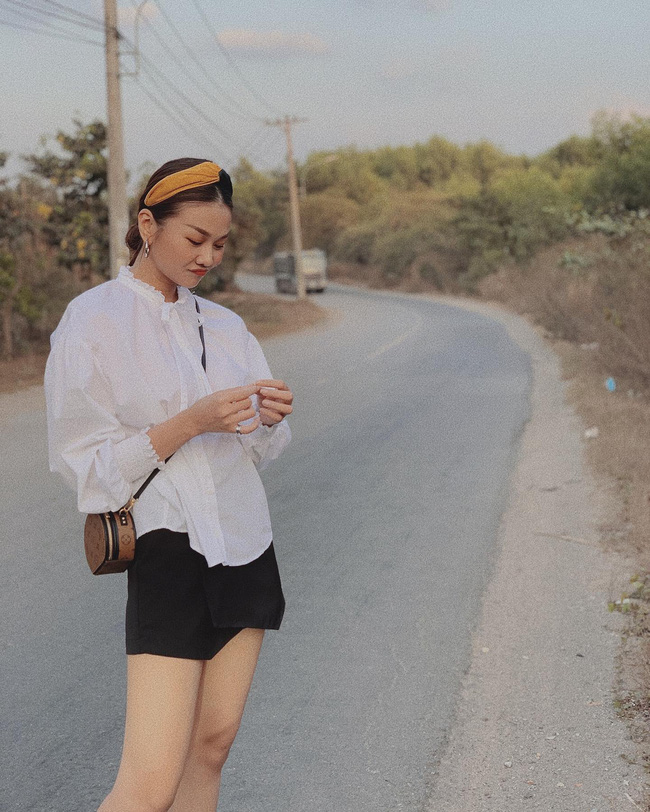 12 cách diện đồ đen - trắng thời thượng của sao Việt, chị em muốn mặc đẹp trong 1 nốt nhạc thì ghim ngay-11