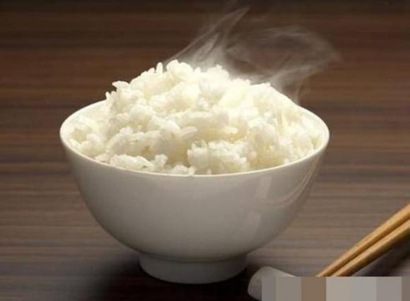 Để nấu cơm, cho dầu hay giấm tốt hơn? Nhiều người làm sai, chẳng trách cơm chẳng thơm chút nào-3