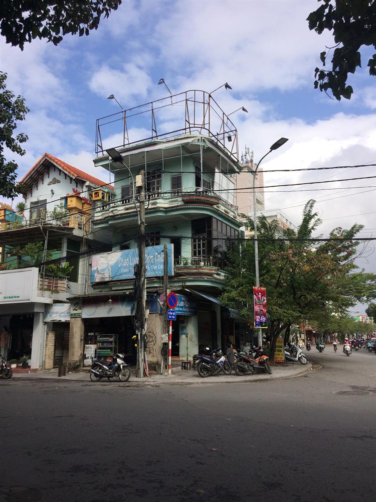 Nhà tồi tàn 18 năm tuổi với 7 thành viên sinh sống lột xác ngoạn mục, khoác lớp áo trắng xinh, đẹp lung linh giữa phố Huế-1