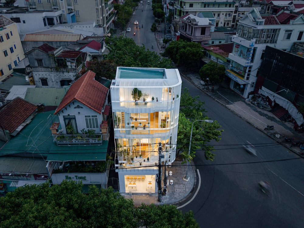 Nhà tồi tàn 18 năm tuổi với 7 thành viên sinh sống lột xác ngoạn mục, khoác lớp áo trắng xinh, đẹp lung linh giữa phố Huế-7