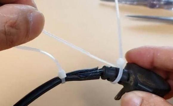 Dây cắm bị hỏng? Hướng dẫn các bạn cách xử lý, phích cắm sẽ bền như mới ngay lập tức, bạn hãy thử nhé-2