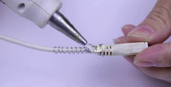 Dây cắm bị hỏng? Hướng dẫn các bạn cách xử lý, phích cắm sẽ bền như mới ngay lập tức, bạn hãy thử nhé-7