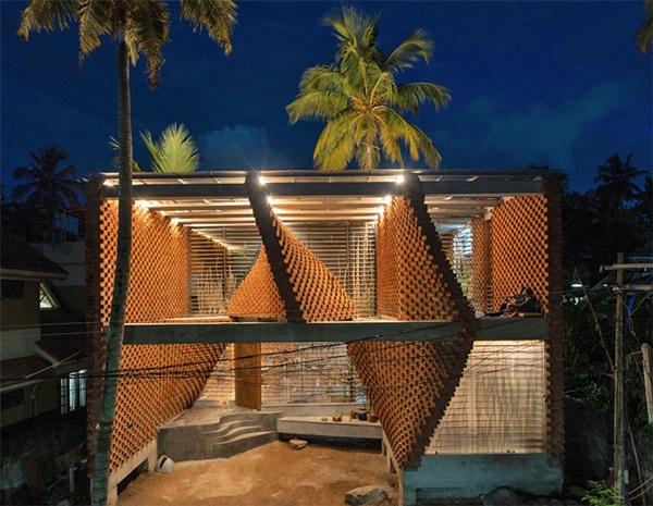 Ngôi nhà gây ấn tượng mạnh với thiết kế&nbsp;bức tường cong bằng gạch đỏ, nội thất mây tre đan thân thiện môi trường-2