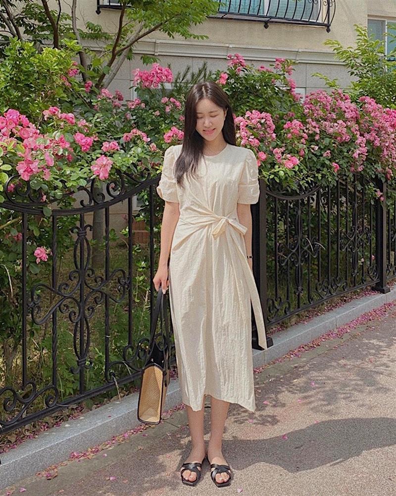 4 kiểu váy liền mặc được từ xuân sang hè, chị em sắm luôn từ bây giờ là sáng suốt-12