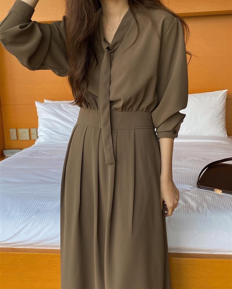 4 kiểu váy liền mặc được từ xuân sang hè, chị em sắm luôn từ bây giờ là sáng suốt-17