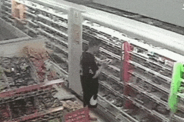 Người phụ nữ đi siêu thị nổi điên khi bị gọi là dì, nhân viên đáp trả một câu khiến cô mất bình tĩnh lao đến xáp lá cà-4